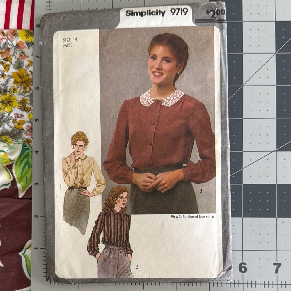 Vintage Simplicity Blouse Pattern 9719 button blouse w collar options, c1980